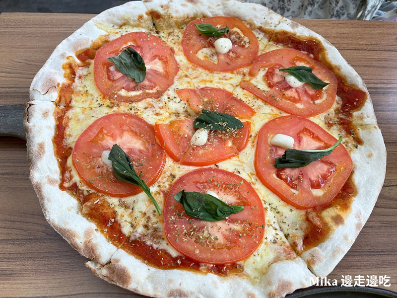 SQUE Rotisserie & Alehouse Margherita