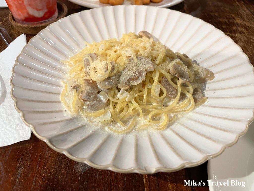 Pasta Ama Ratchathewi White cream sauce with mushroom