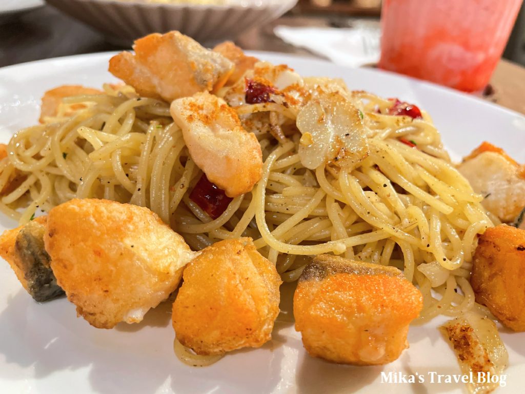 Pasta Ama Ratchathewi Speghatti sitr-fried with spicy salmon