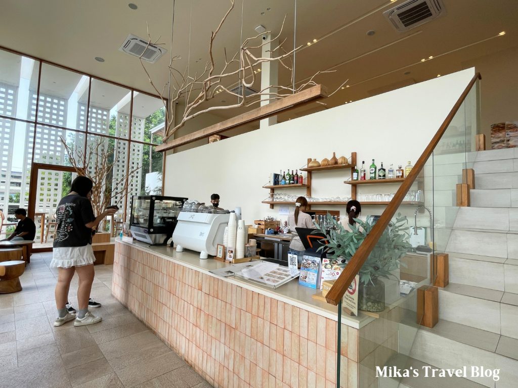 OIKOS Cafe & Restaurant vibe 2