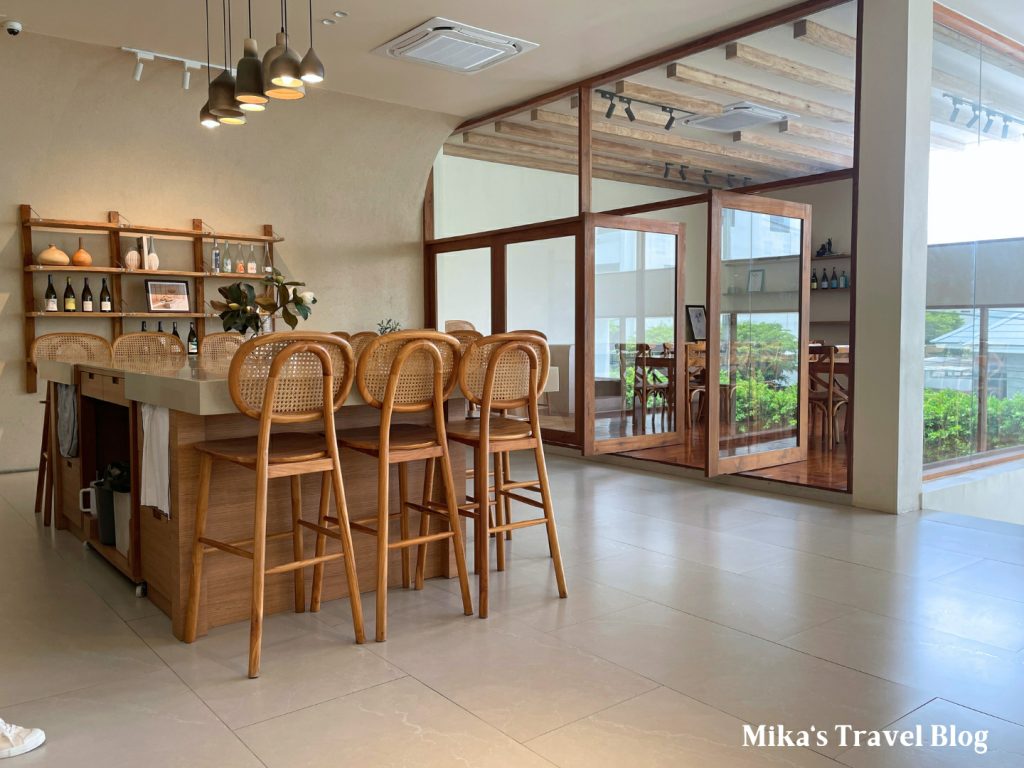 OIKOS Cafe & Restaurant vibe 3