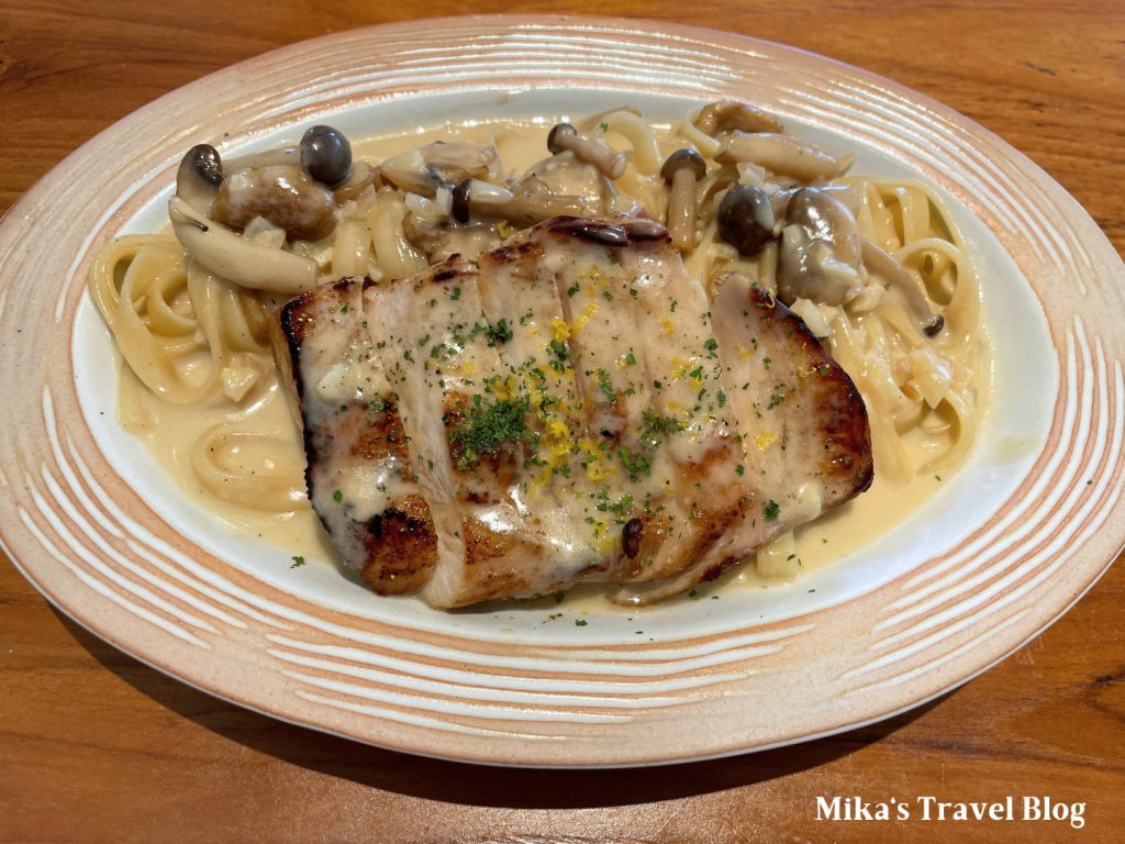 OIKOS Cafe & Restaurant White sauce chicken pasta